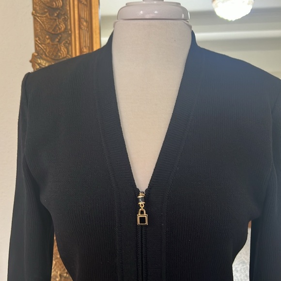 St John Basic Size: 6 Vintage collarless zip up jacket with pockets/gold buttons - Picture 2 of 7